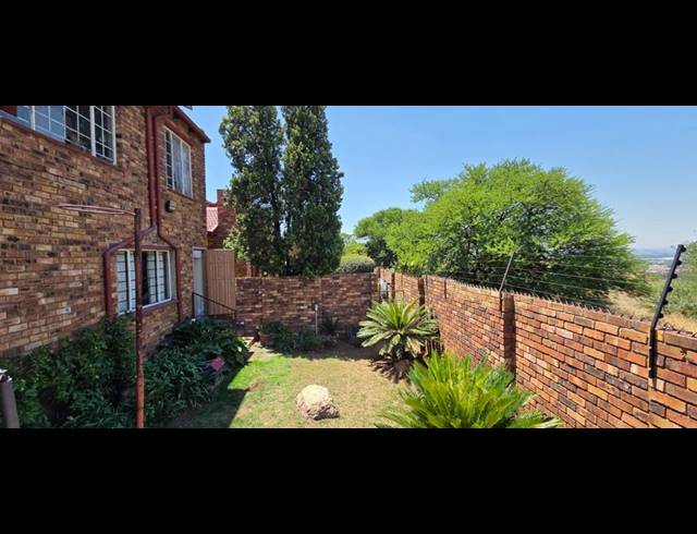 3 BEDROOM CLUSTER FOR SALE IN SOUTH CREST